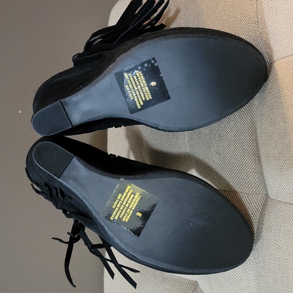 Express Tassle Boots - Picture 5 of 7